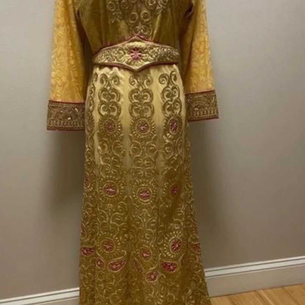 Elegant Gold and Yellow Embroidered Dress Indian Medium - Picture 2 of 8